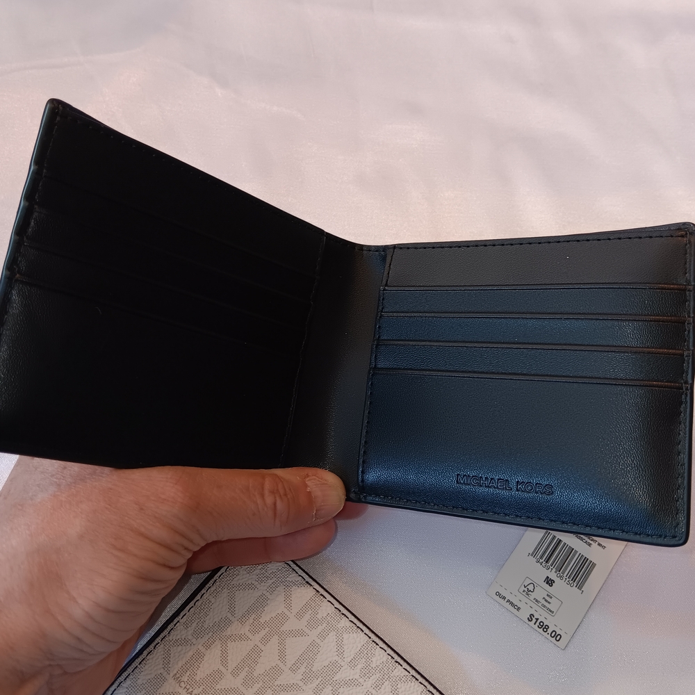 Michael Kors White and Black Wallet Set - Picture 4 of 8